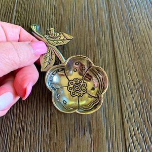 Pewter 🌺 flower ring holder